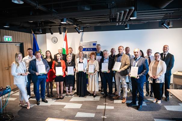 A képen ruházat, személy, ember, lábbelik látható

Előfordulhat, hogy az AI által létrehozott tartalom helytelen.